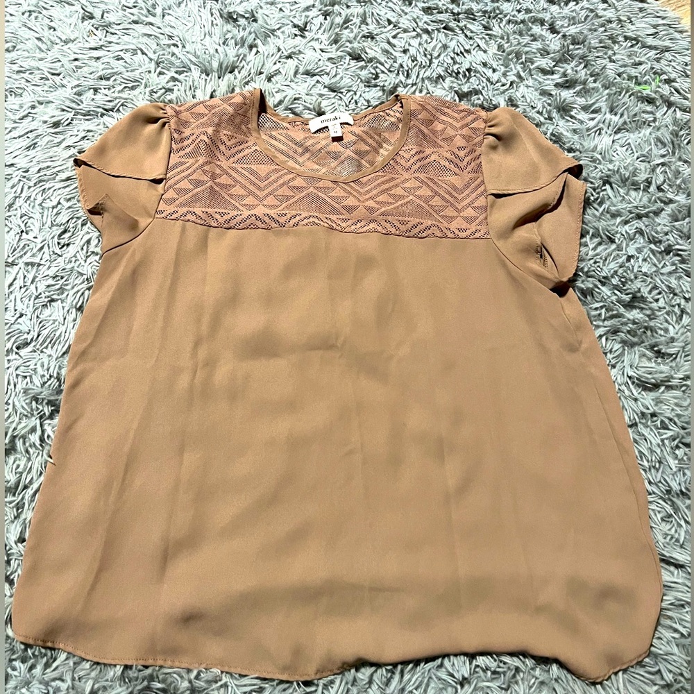 Women’s medium blouse with lace detail